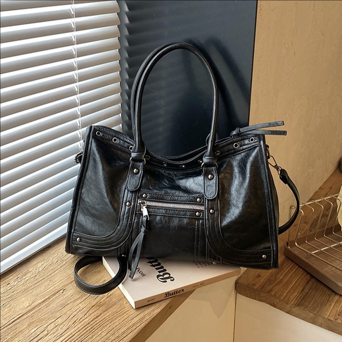 バイク用ハンドバッグ レトロ レディース ショルダーバッグ  - Leatherwork Rivets のレビューと価格