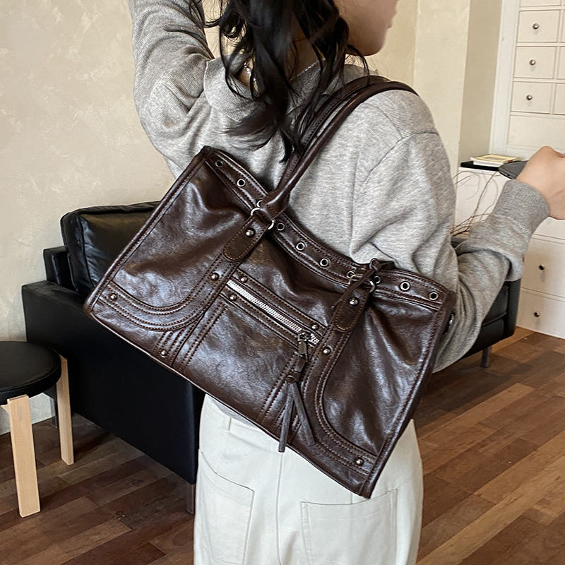 バイク用ハンドバッグ レトロ レディース ショルダーバッグ  - Leatherwork Rivets のレビューと価格